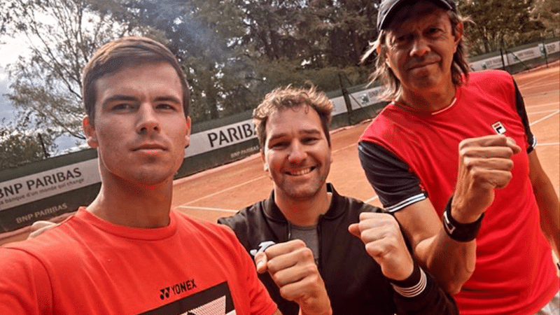 Daniel Altmaier con su equipo de trabajo